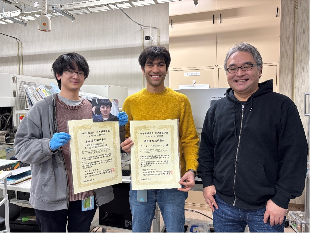 Chessadakorn Chantawong and Abbhiraj Singh received the JSME Young Researcher Outstanding Presentation Award