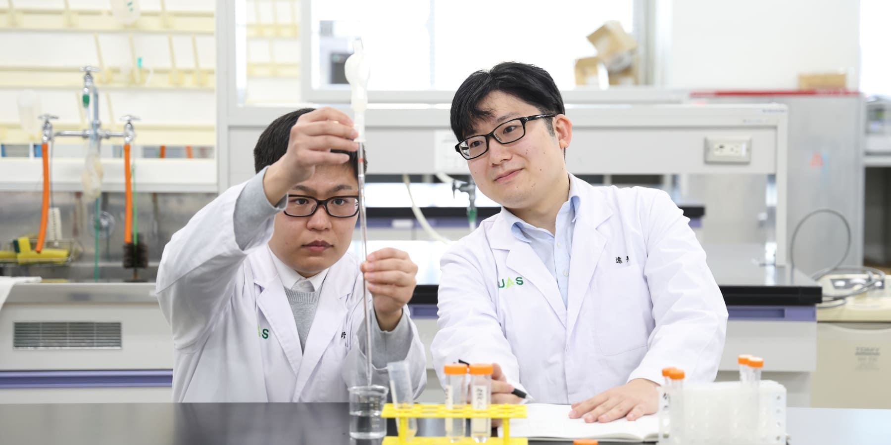 1年かけて学科の研究室を順に経験できる「専門実験」