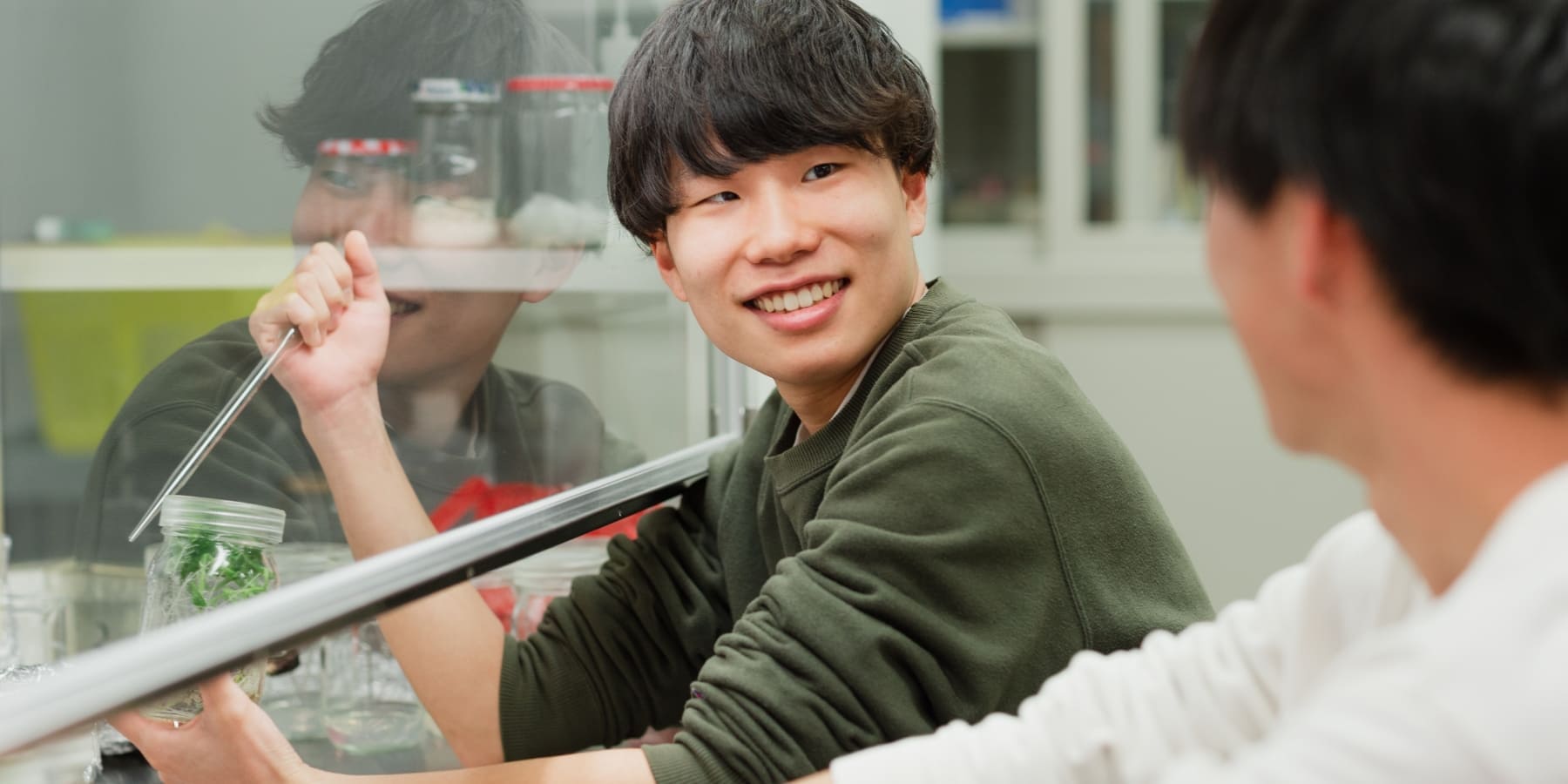 自らの手で作物を育てる実践的な農業を学ぶ