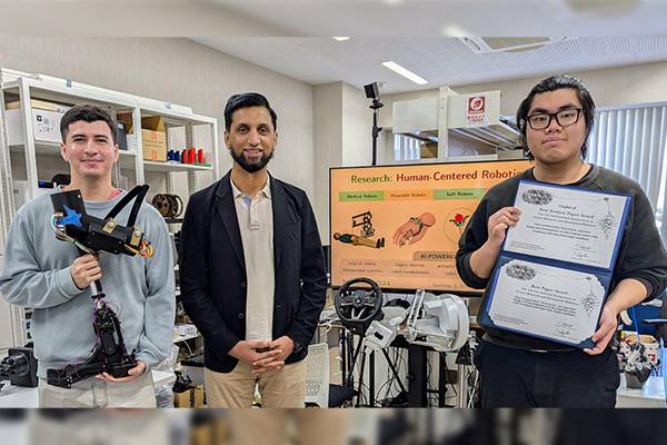 本学 工学部の学生が国際ロボットシンポジウムで二重受賞